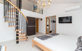 Rooms & Apartments Hegic