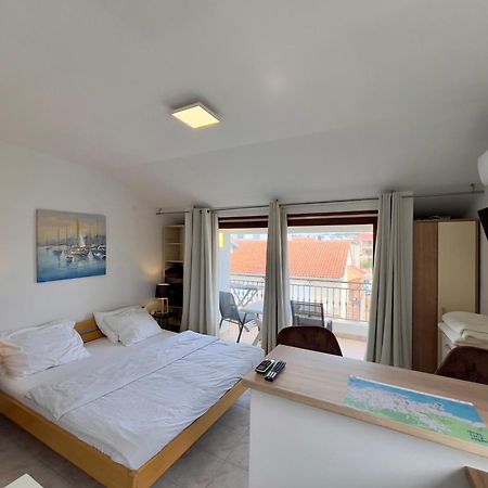 Rooms & Apartments Hegic Zara Esterno foto