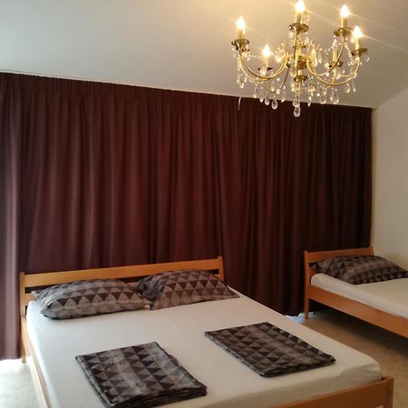 Rooms & Apartments Hegic Zara Esterno foto