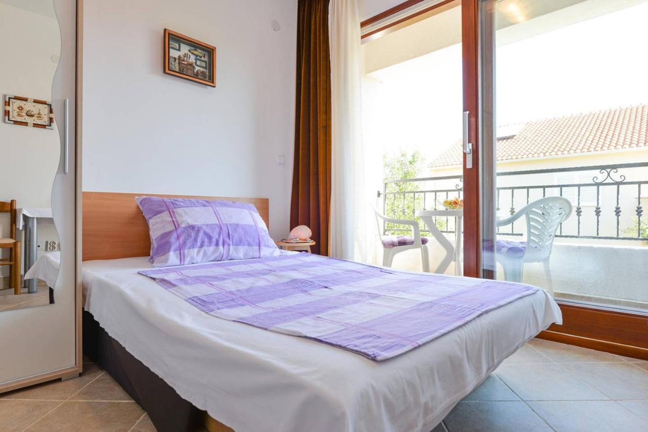 Rooms & Apartments Hegic Zara Esterno foto
