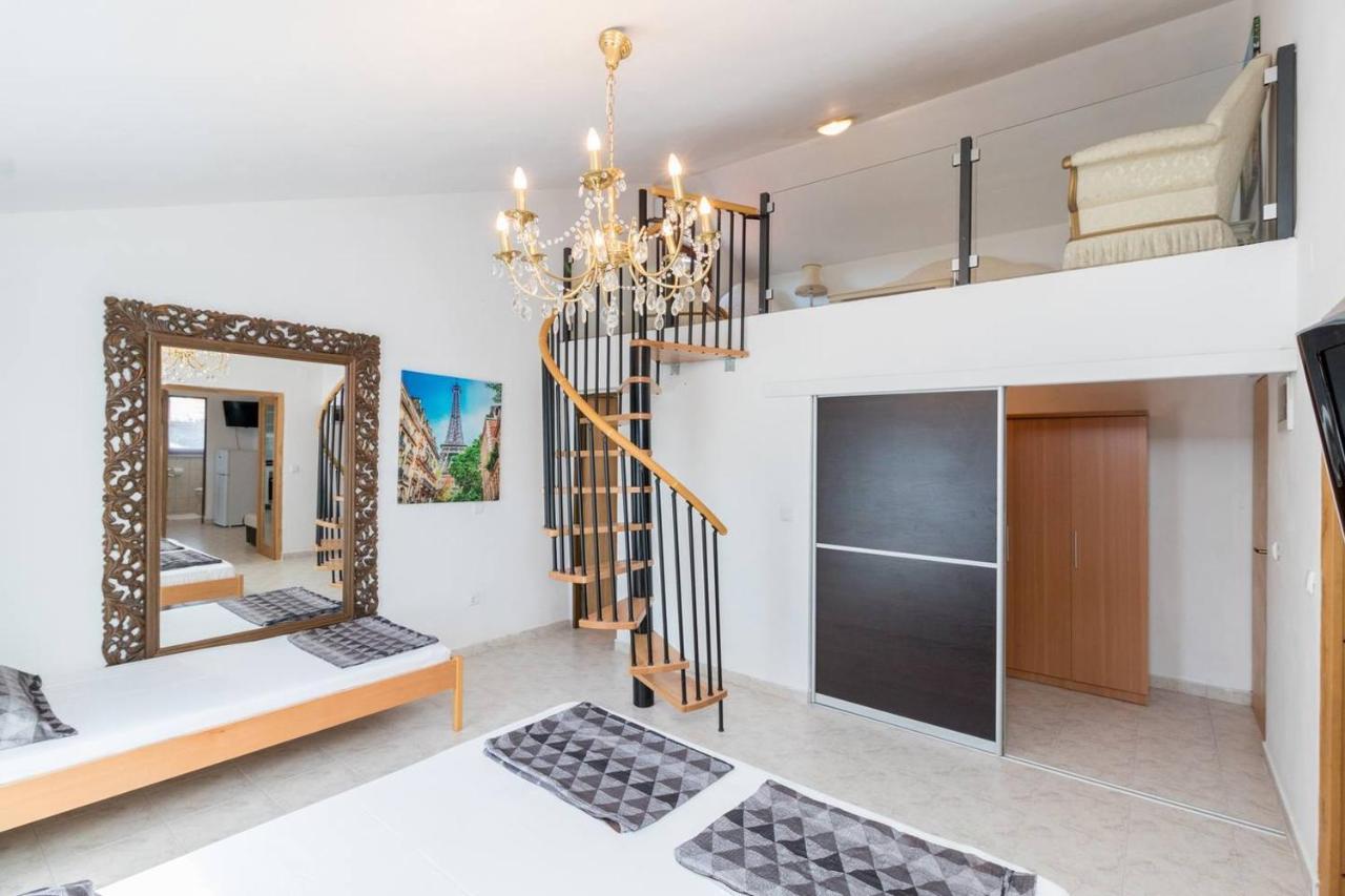 Rooms & Apartments Hegic Zara Esterno foto