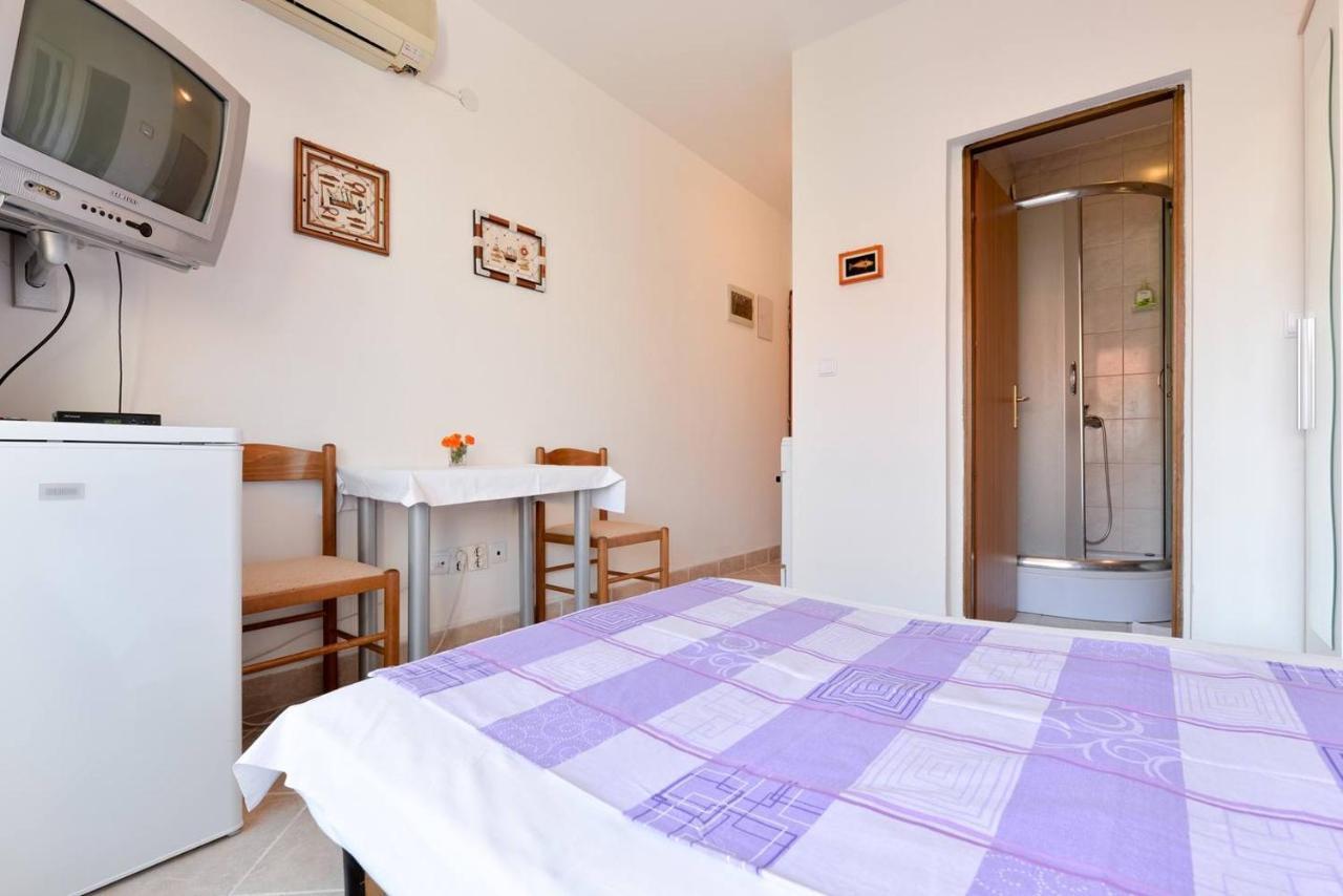 Rooms & Apartments Hegic Zara Esterno foto