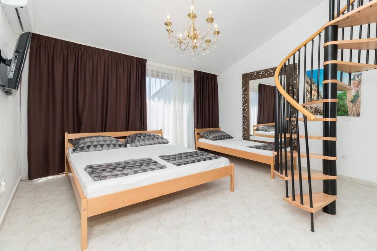 Rooms & Apartments Hegic Zara Esterno foto