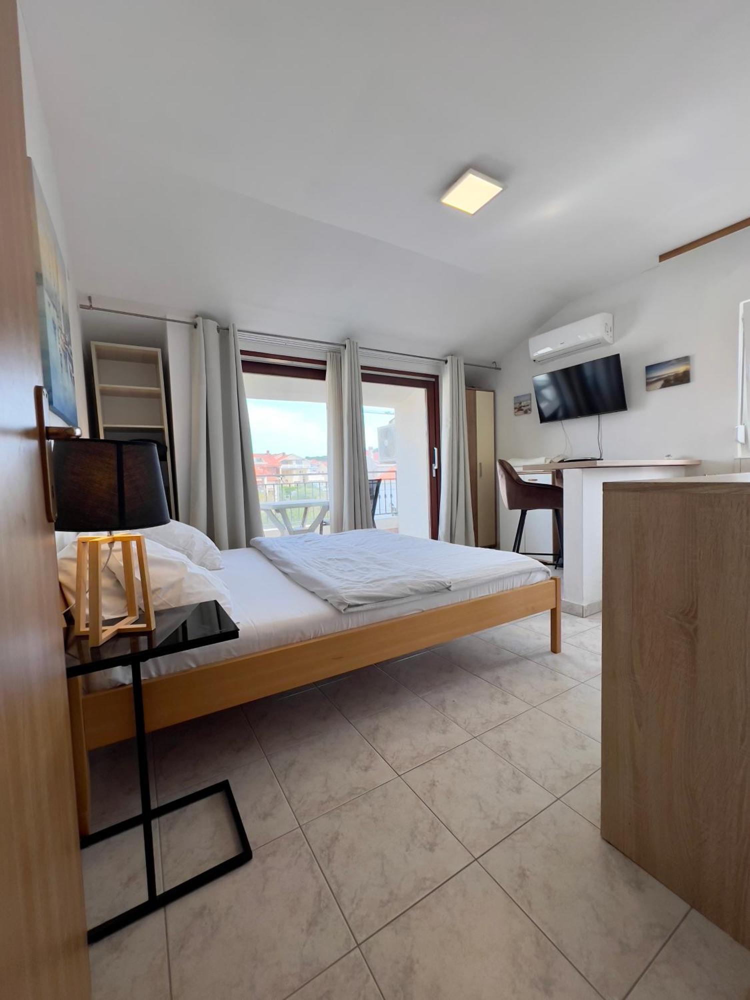 Rooms & Apartments Hegic Zara Esterno foto