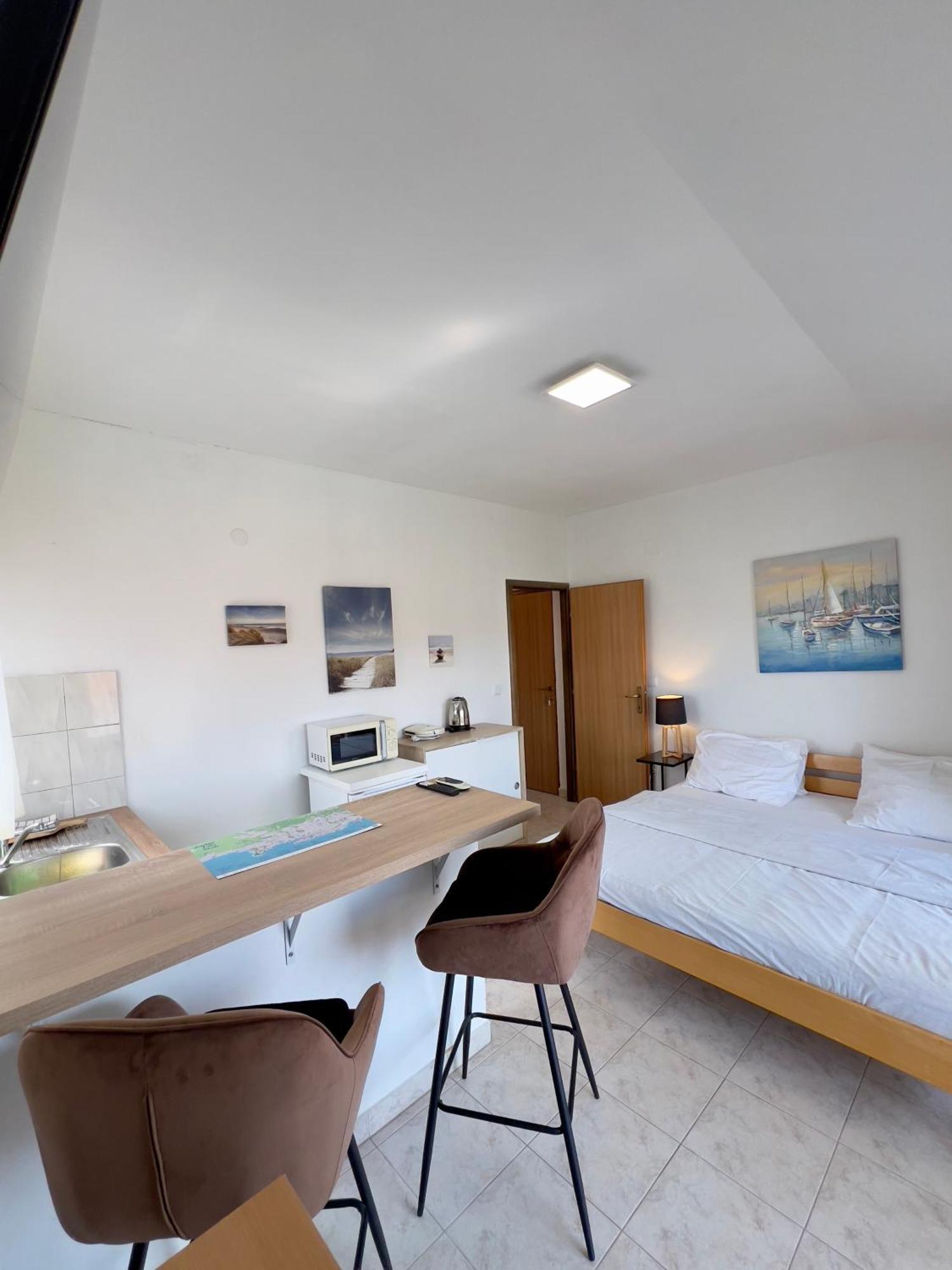 Rooms & Apartments Hegic Zara Esterno foto