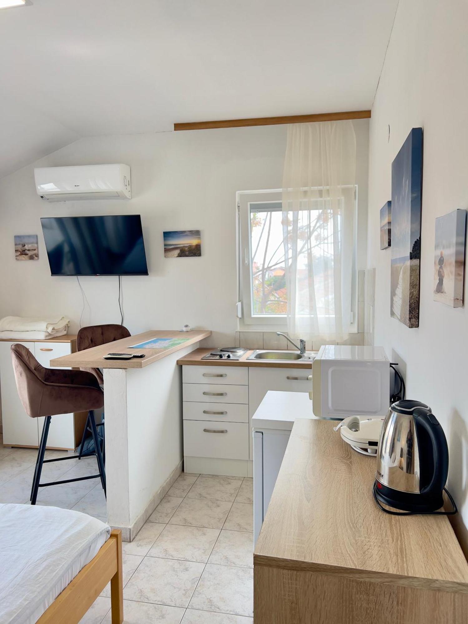 Rooms & Apartments Hegic Zara Esterno foto