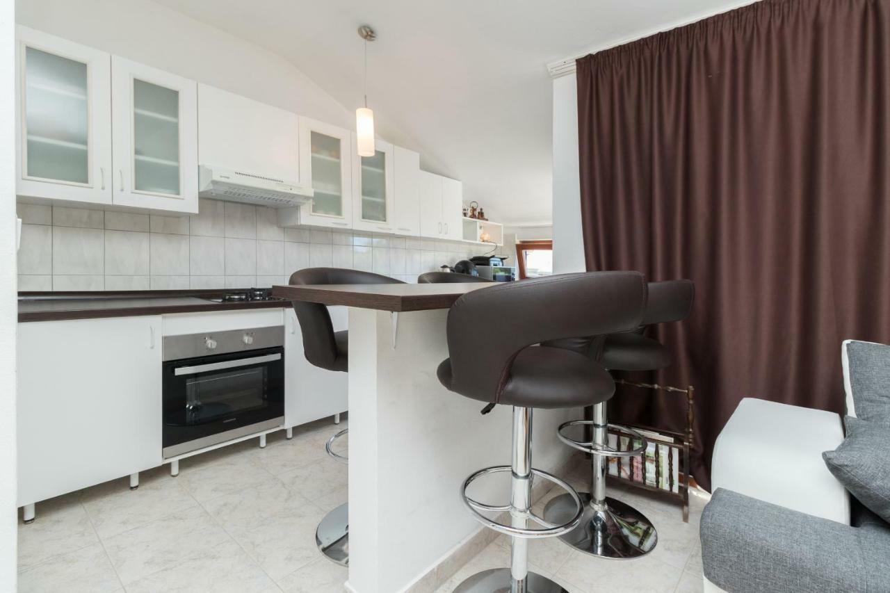 Rooms & Apartments Hegic Zara Esterno foto