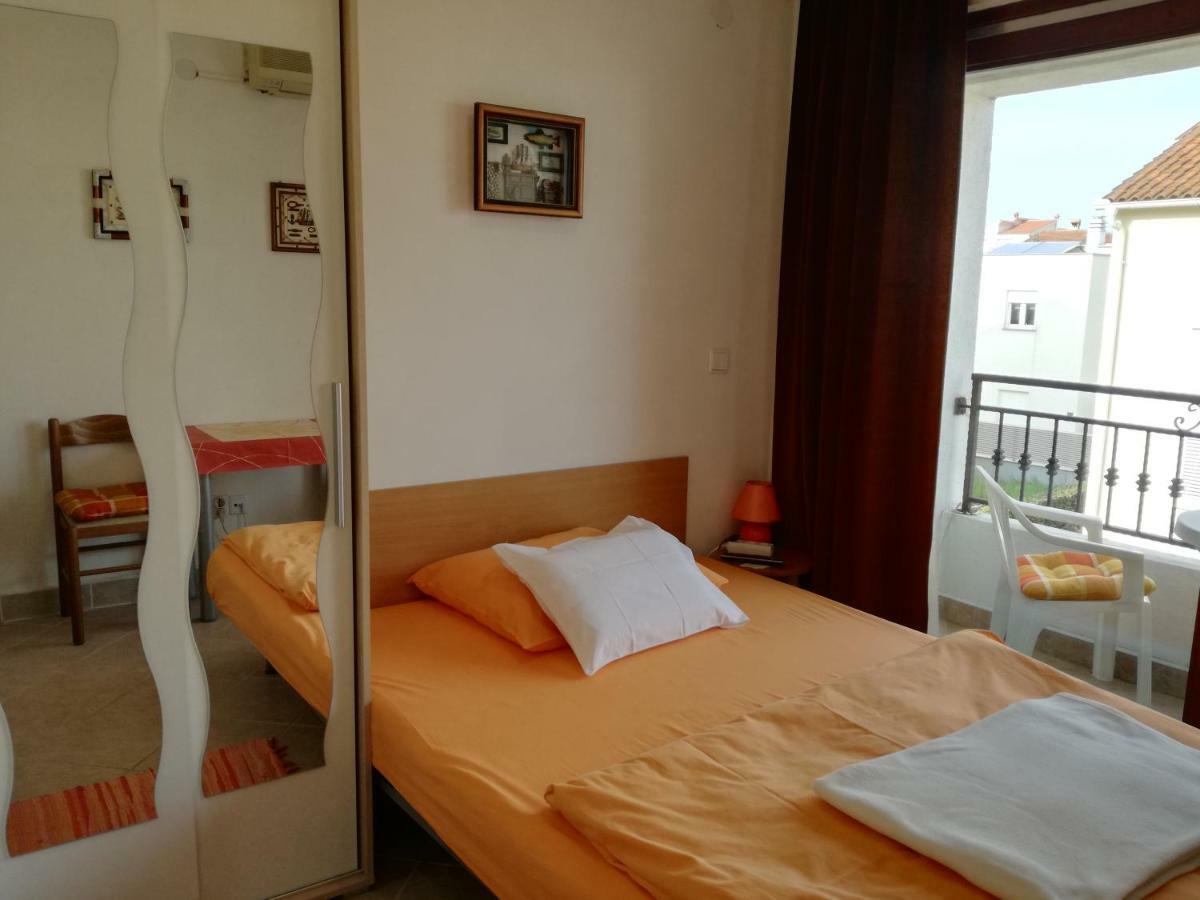Rooms & Apartments Hegic Zara Esterno foto