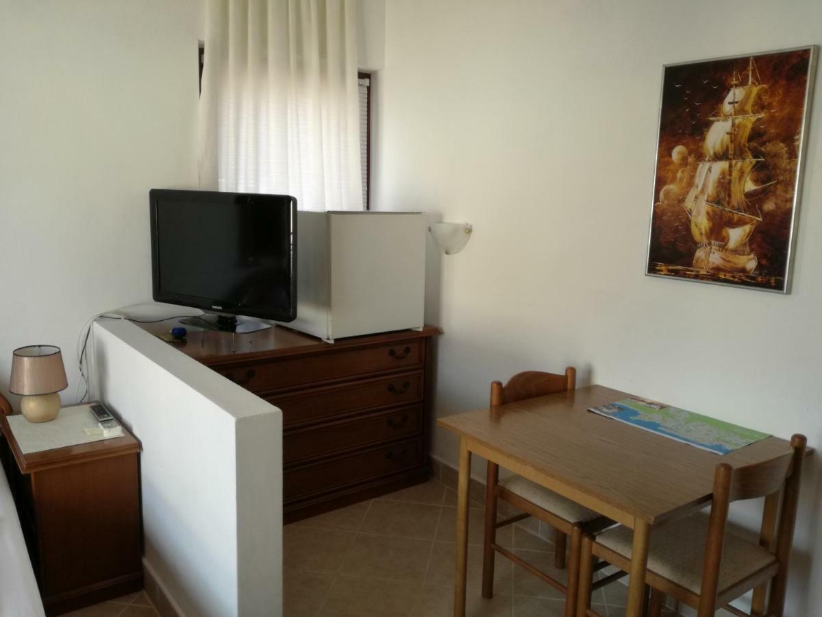 Rooms & Apartments Hegic Zara Esterno foto