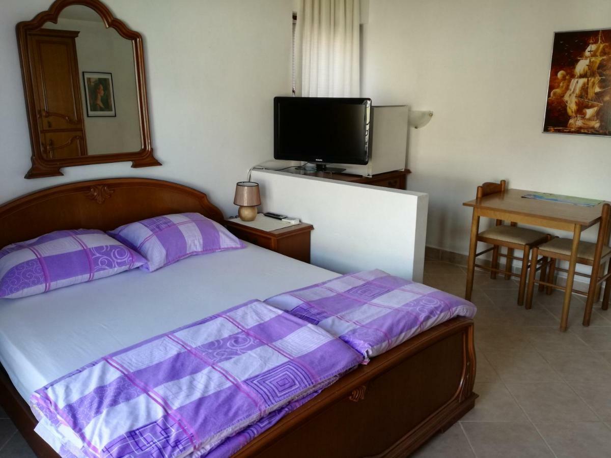 Rooms & Apartments Hegic Zara Esterno foto