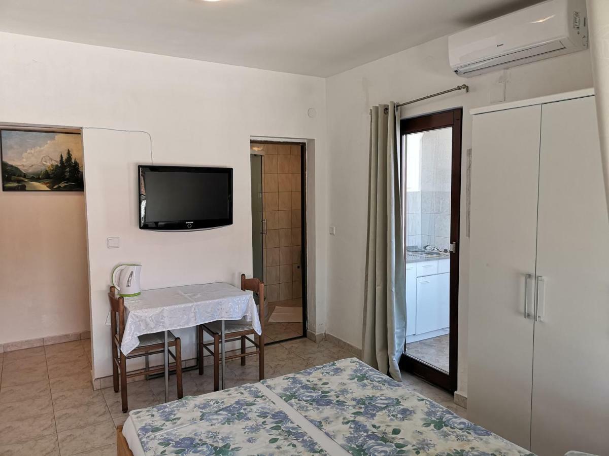 Rooms & Apartments Hegic Zara Esterno foto